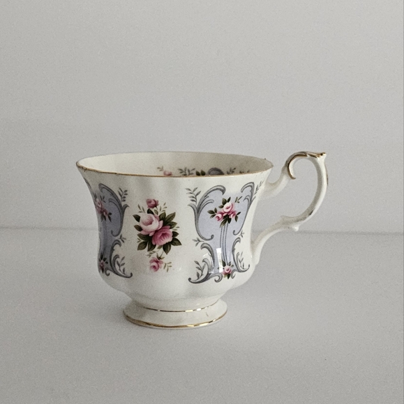Royal Albert Love Story Series China Tea cup "Isabel" Pattern Teacup - Picture 1 of 14